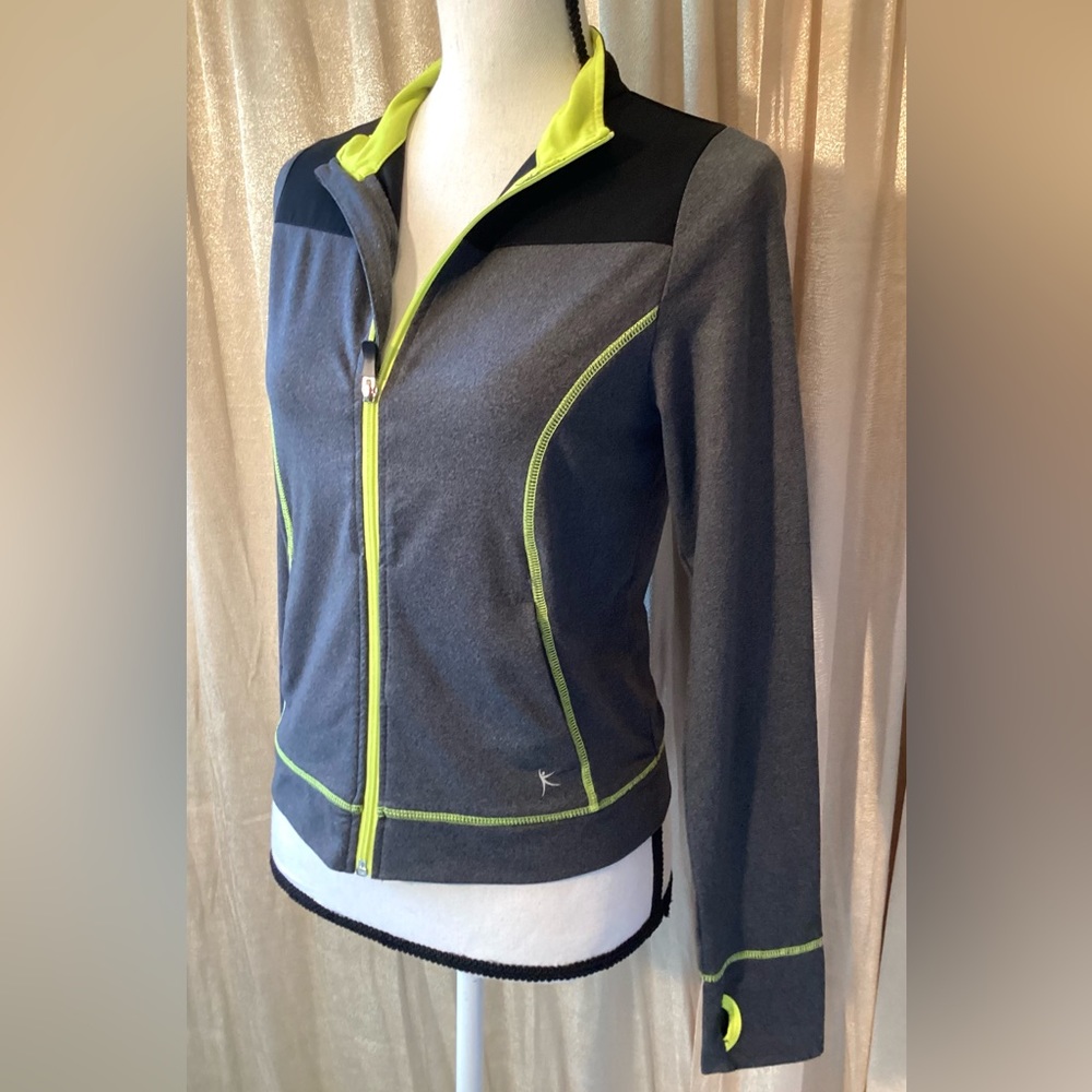 Danskin Now light sport fitted jacket with pockets. Kids XL 14-16
